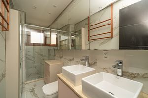 Image 12 - 876382