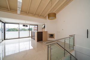 Image 14 - 876382