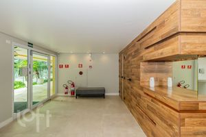Image 32 - 876385