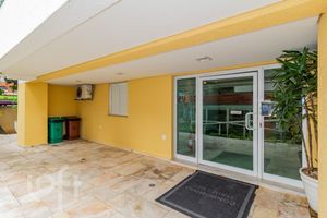 Image 31 - 876385