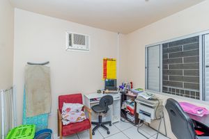 Image 10 - 876404