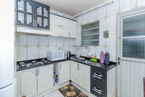 Image 21 - 876404