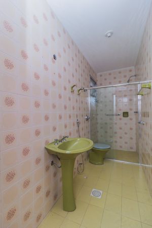 Image 18 - 876409