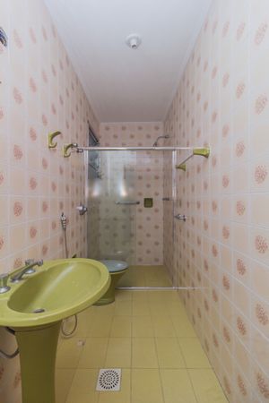 Image 19 - 876409