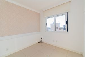 Image 4 - 876415