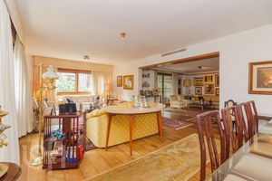 Image 10 - 876438