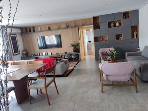 Image 12 - 876446