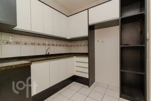 Image 11 - 876457