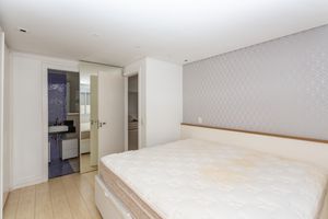 Image 21 - 876465