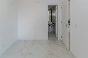 Image 9 - 876475