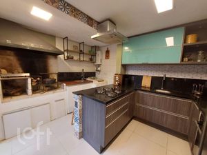 Image 12 - 876482