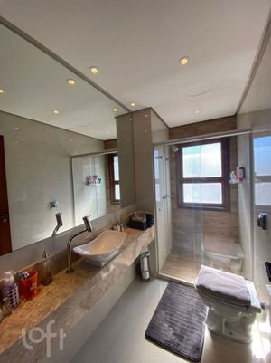 Image 10 - 876512