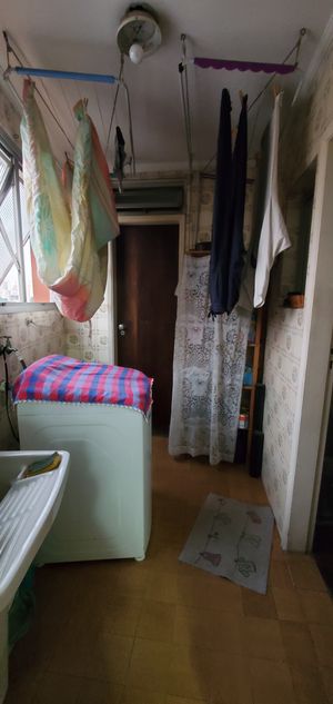 Image 12 - 876517