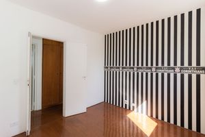 Image 17 - 876526