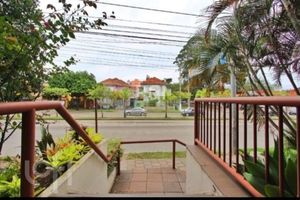 Image 6 - 876532