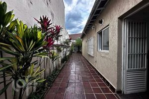 Image 19 - 876538