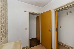 Image 28 - 876539