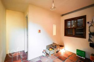 Image 21 - 876540