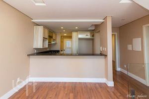 Image 11 - 876556