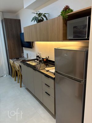 Image 1 - 876558