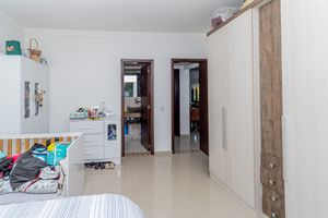 Image 25 - 876560