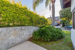 Image 30 - 876560