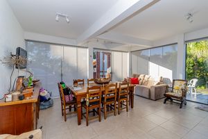 Image 7 - 876560