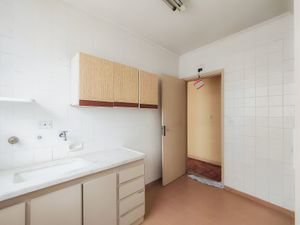 Image 21 - 876565