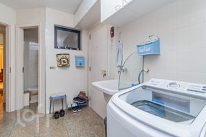 Image 19 - 876566