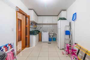 Image 12 - 876568