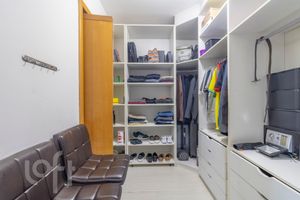 Image 37 - 876568