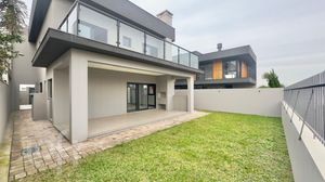 Image 17 - 876572