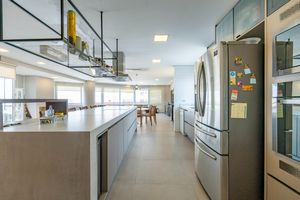 Image 8 - 876593