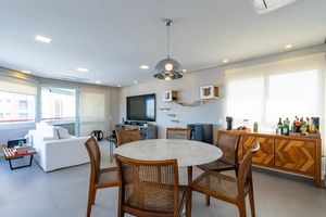 Image 14 - 876593