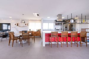 Image 22 - 876593