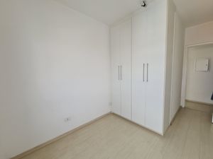 Image 21 - 876594
