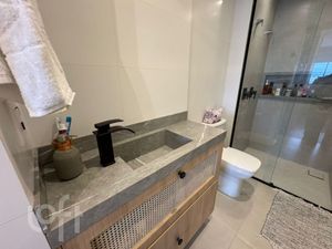Image 18 - 876598