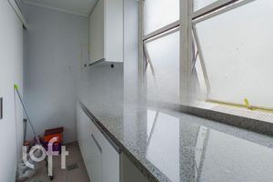 Image 17 - 876600