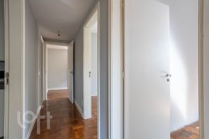 Image 21 - 876600