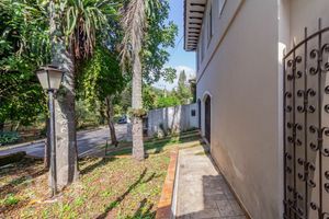 Image 17 - 876627