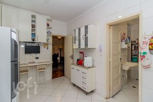 Image 26 - 876630