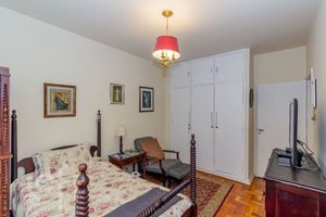 Image 17 - 876630