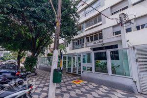 Image 40 - 876630