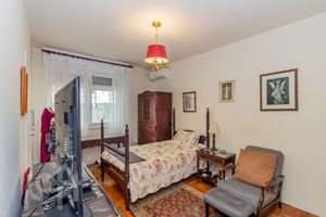 Image 15 - 876630