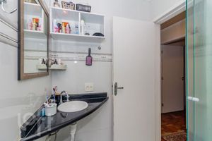 Image 14 - 876630