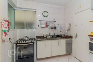 Image 25 - 876630