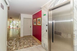 Image 32 - 876630