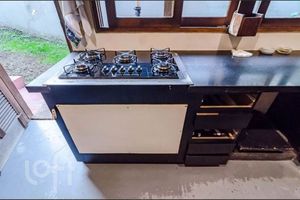 Image 17 - 876636