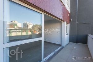 Image 9 - 876637
