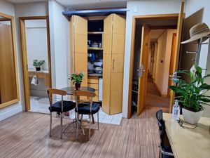 Image 4 - 876661